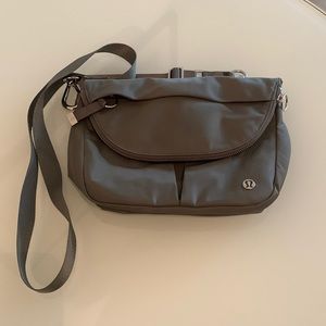 Lululemon all night festival bag 5L.